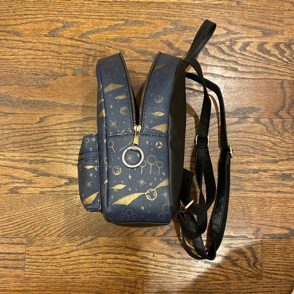 Mini Loungfly Harry Potter backpack - Picture 6 of 6